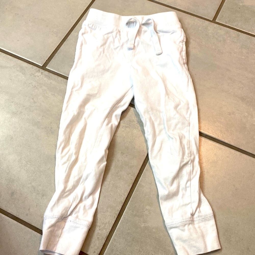 Kids white joggers size 4.